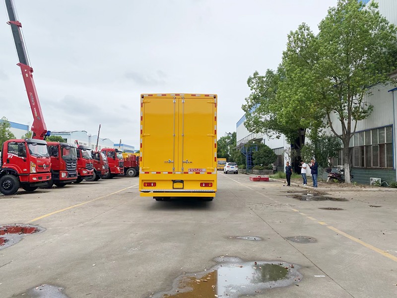 東風天錦電源車200KW