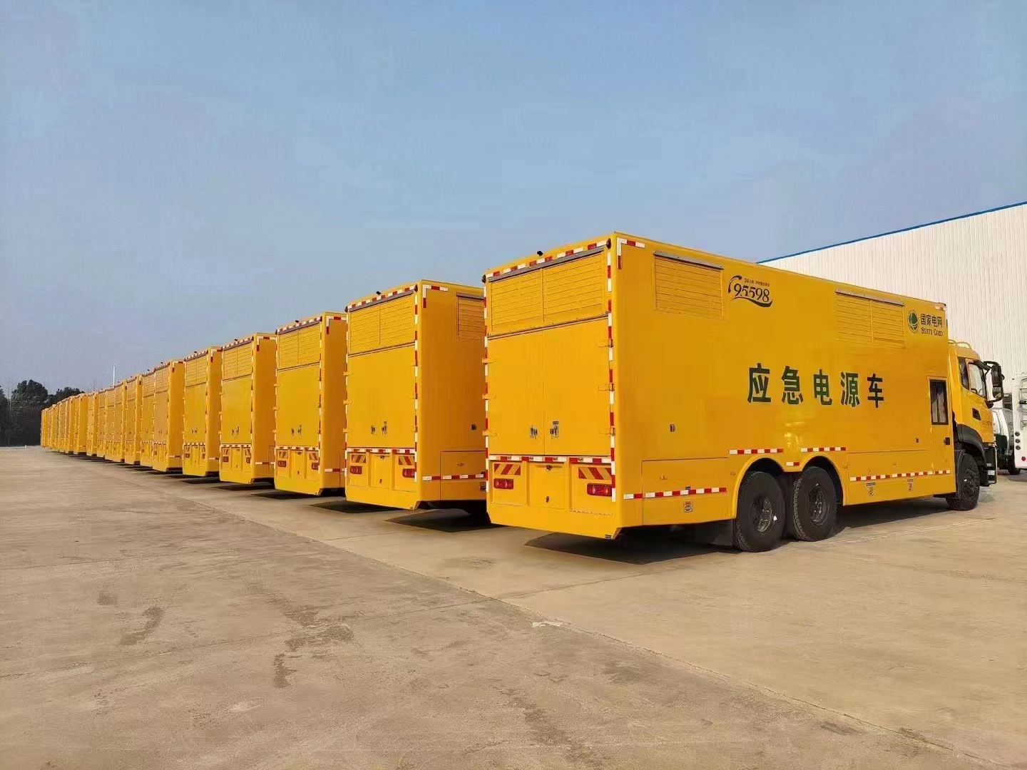 東風天龍后雙橋800KW電源車