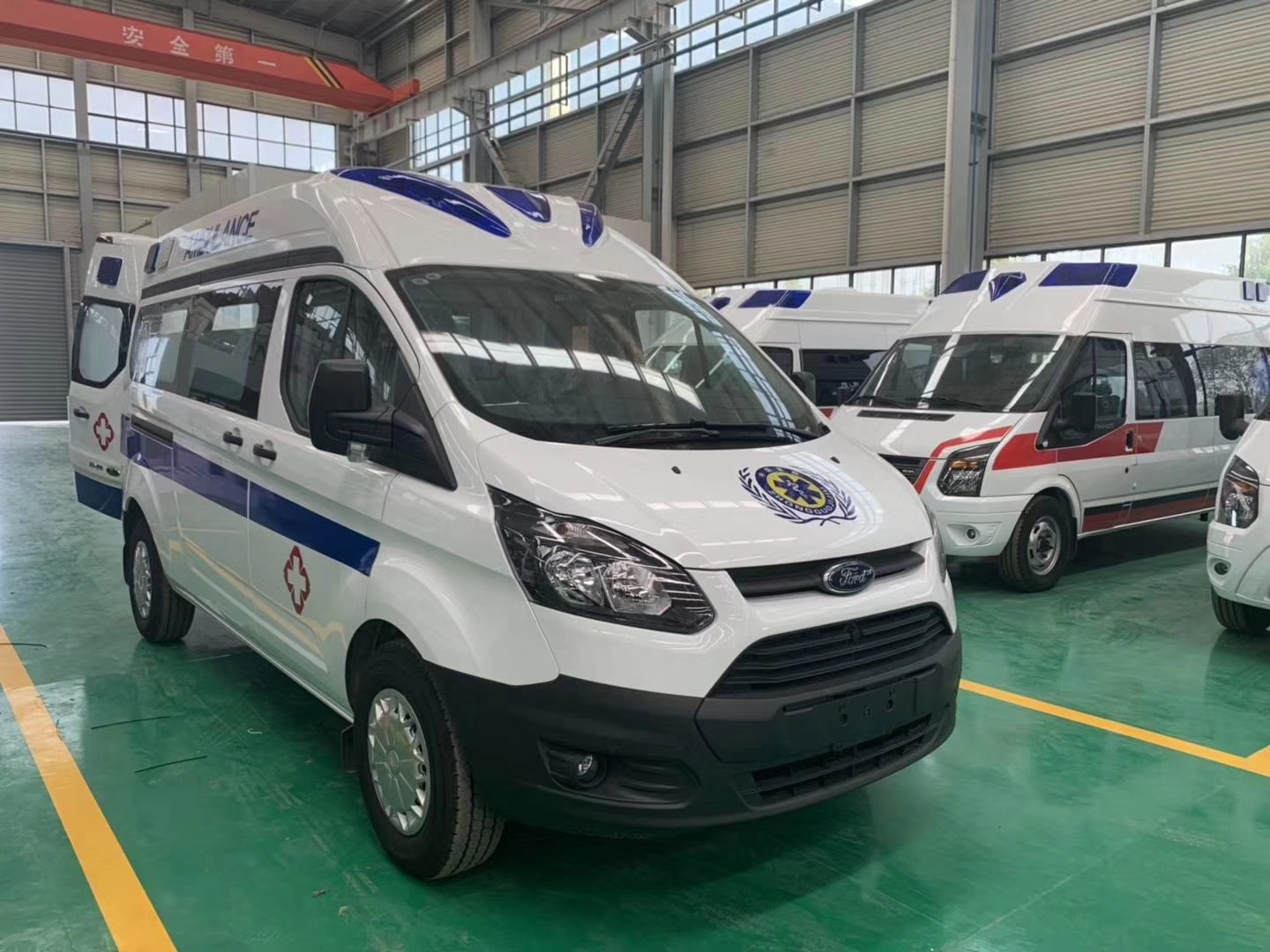 狂奔7余小時為生命接力,“網(wǎng)絡(luò)紅人救護車”僅內(nèi)部設(shè)備就價